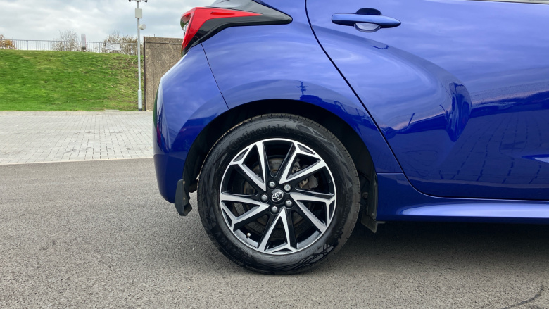 Toyota Yaris 1.5 Hybrid Design 5dr CVT Hybrid Hatchback